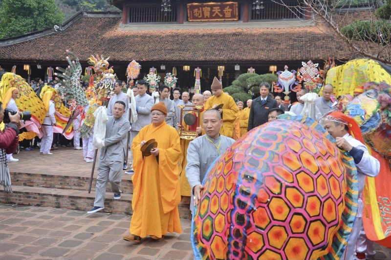 Hang nghin nguoi khai hoi chua Huong-Hinh-4