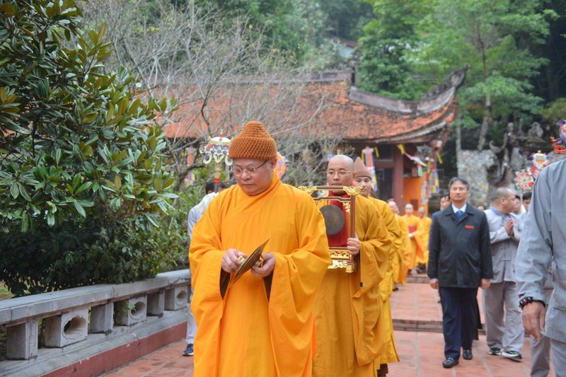 Hang nghin nguoi khai hoi chua Huong-Hinh-5