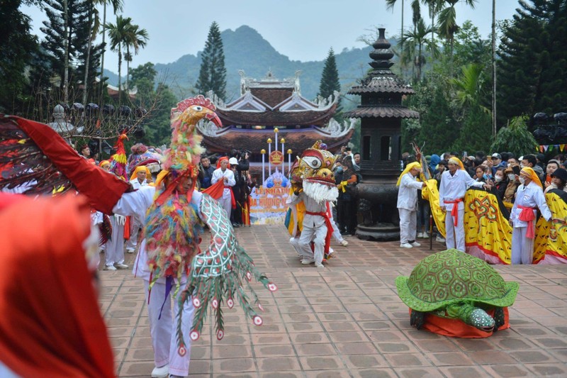 Hang nghin nguoi khai hoi chua Huong-Hinh-6