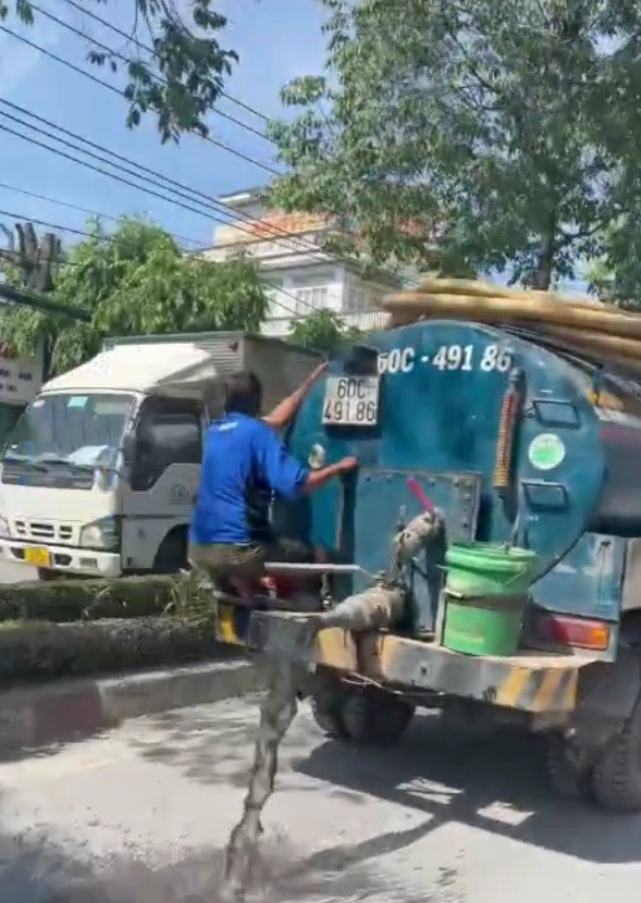 Dong Nai: Lam ro hanh vi xe bon nghi xa thai ra duong pho