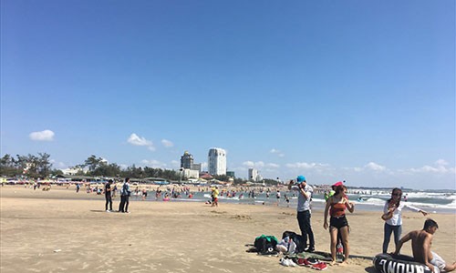 Nguoi dan do ve Vung Tau tam bien nhung ngay Tet tang dot bien