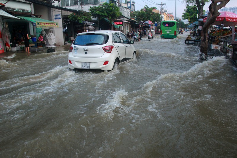 Can canh nhung noi kho cua nguoi Sai Gon khi trieu cuong dang cao 1,7 m-Hinh-5