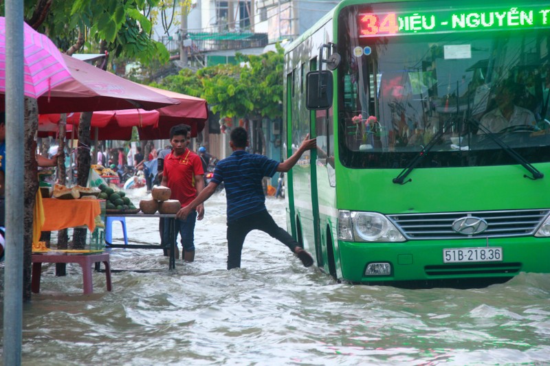 Can canh nhung noi kho cua nguoi Sai Gon khi trieu cuong dang cao 1,7 m-Hinh-6