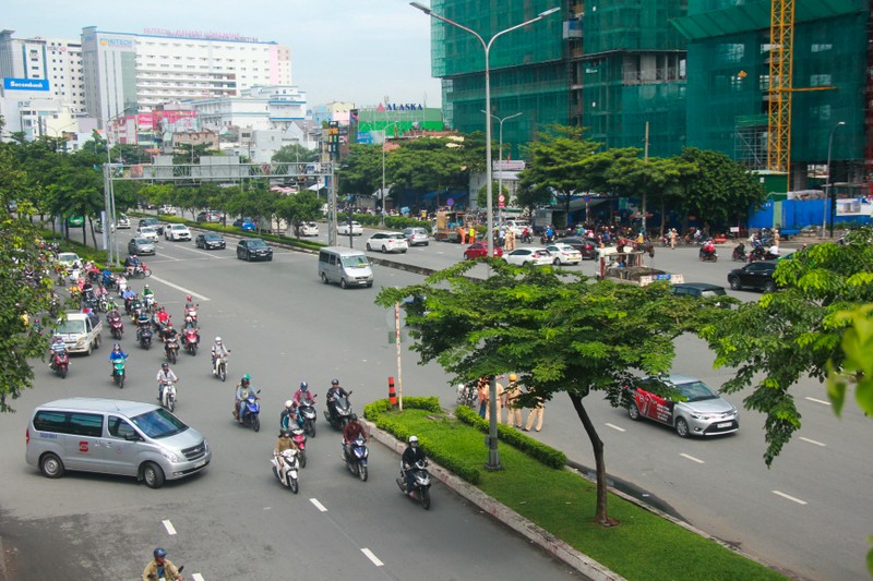 Anh: Nut giao truoc cau Sai Gon tam thoi “dong cua” de thi cong du an-Hinh-14