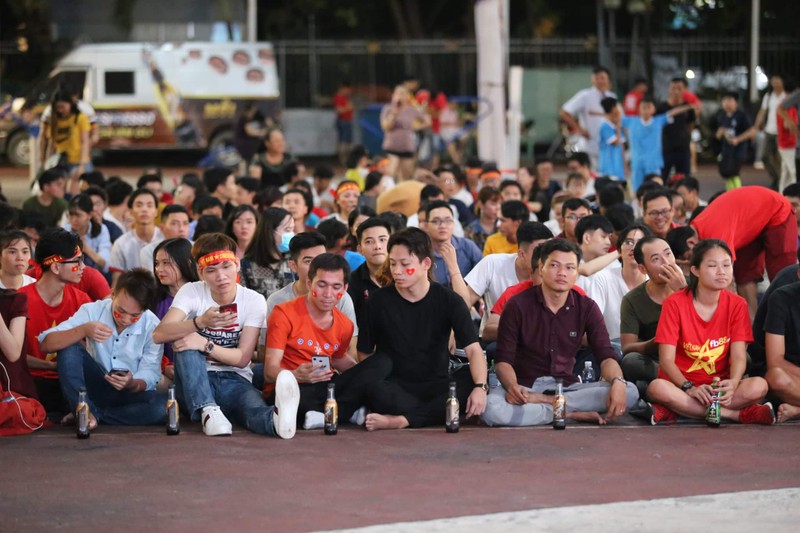 Viet Nam vs Malaysia:  Hang nghin co dong vien TP HCM “bung no” truoc gio bong lan