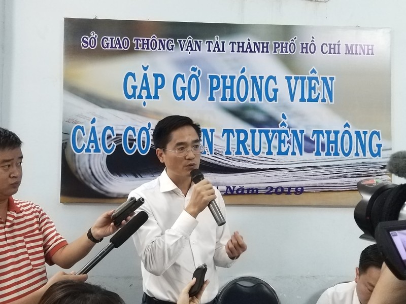 Nhieu sai pham o cau bo hanh bang qua Xa lo Ha Noi bi xe container keo sap