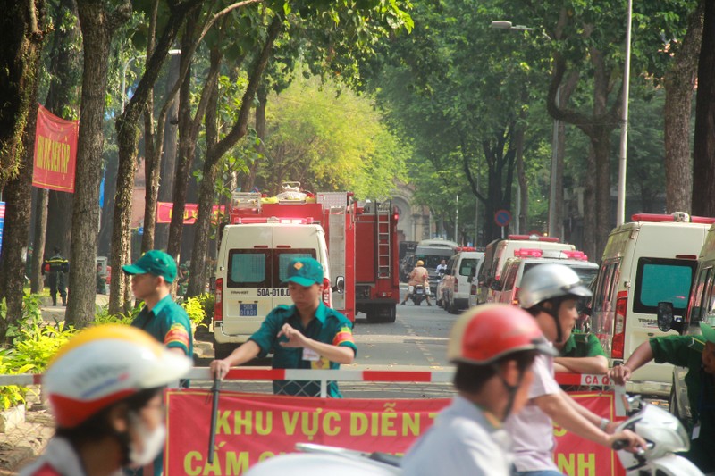 Phong toa khu trung tam Sai Gon, hang tram canh sat dien tap quy mo lon-Hinh-8