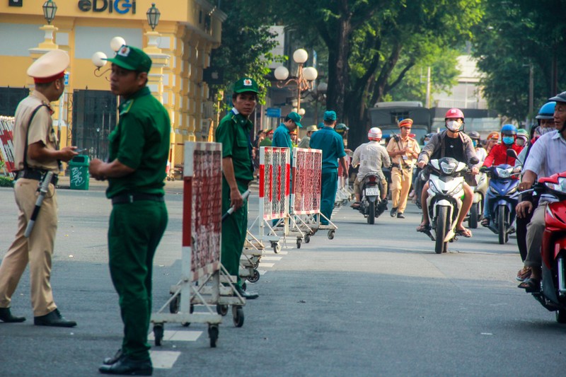 Phong toa khu trung tam Sai Gon, hang tram canh sat dien tap quy mo lon