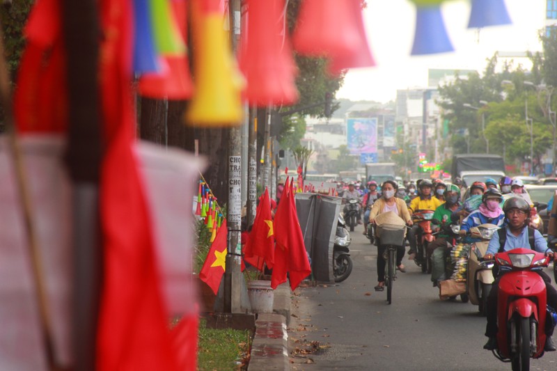 Ruc troi co do sao vang khap pho Sai Gon truoc tran chung ket U22 Viet Nam - U22 Indonesia-Hinh-13