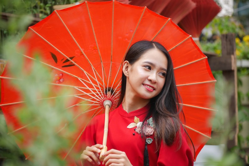 Ngam hotgirl Sai Gon xung xinh ao dai den check-in tren 'duong mai vang'-Hinh-11