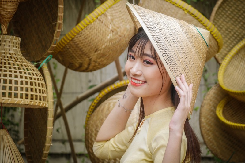 Ngam hotgirl Sai Gon xung xinh ao dai den check-in tren 'duong mai vang'-Hinh-7