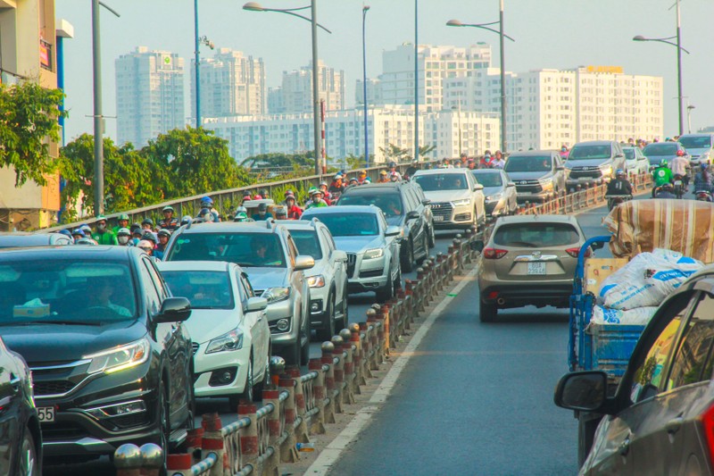 Giao thong Sai Gon hon loan, 'ngat tho' nhung ngay can Tet-Hinh-4