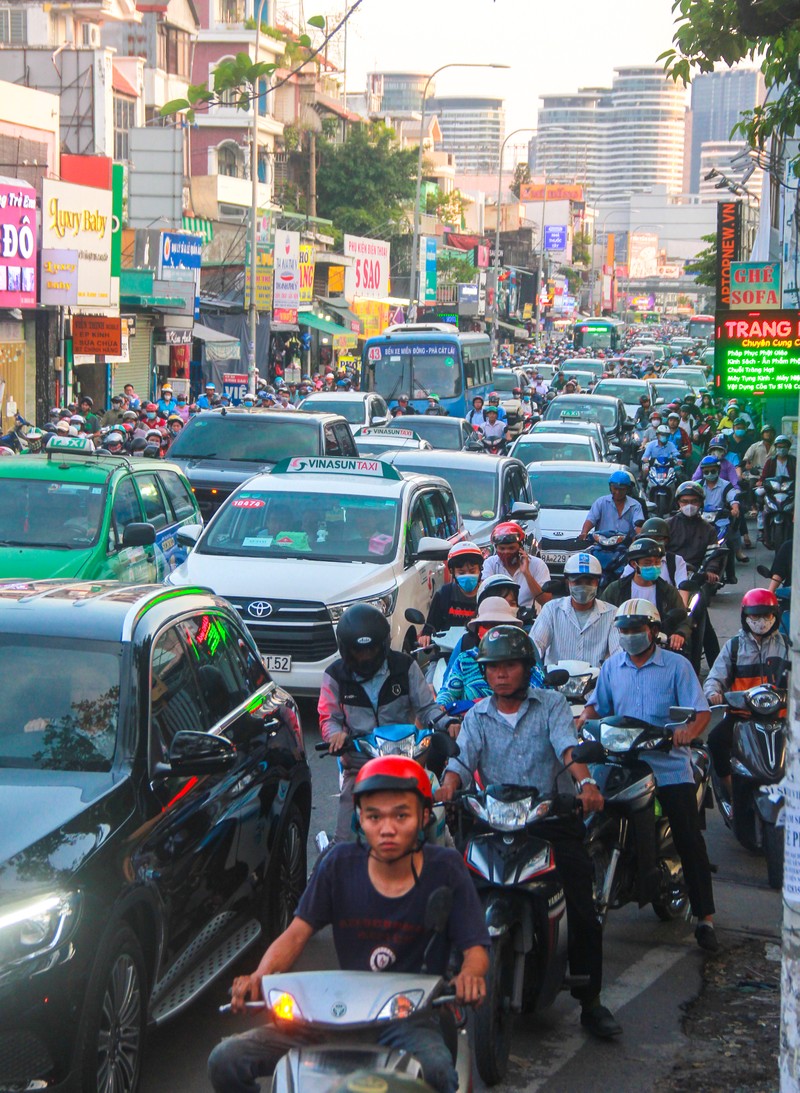 Giao thong Sai Gon hon loan, 'ngat tho' nhung ngay can Tet-Hinh-8