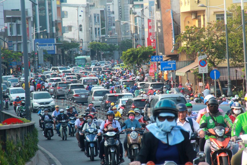 Giao thong Sai Gon hon loan, 'ngat tho' nhung ngay can Tet