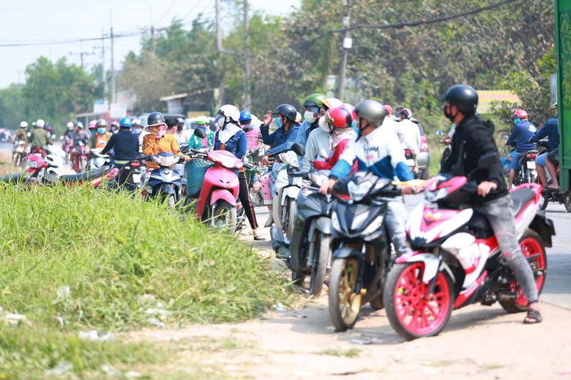 Nguoi dan vay kin xem khu nha Tuan 'Khi' an nap truoc khi bi tieu diet-Hinh-2