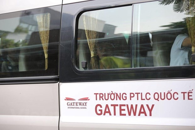 Nhieu vet xuoc dong vay tren thi the hoc sinh tu vong vi bi bo quen trong o to truong Gateway-Hinh-9