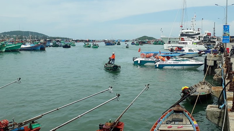 Vot thi the ngu dan noi tren bien Phu Quoc