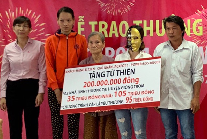 Co gai lam toc o Ben Tre nhan giai Jackpot gan 100 ty dong cua Vietlott-Hinh-2