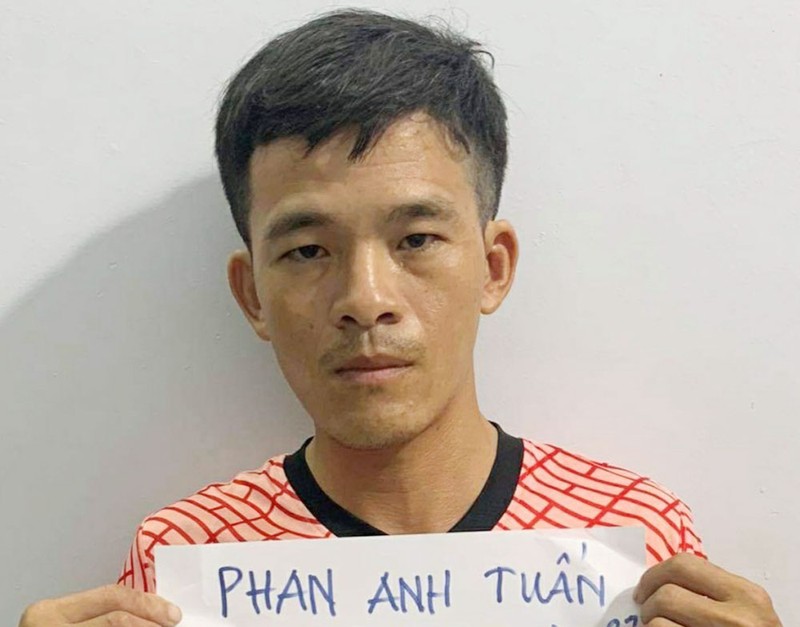 Nhieu nhan vien ban quan ao o Phu Quoc bi nguoi dan ong sam so