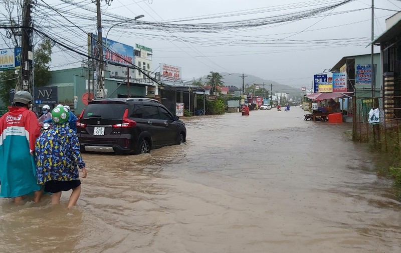 Phu Quoc mua suot ngay, nhieu noi ngap sau 50 cm