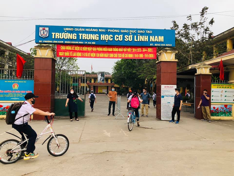 Sau 3 thang nghi dich COVID-19, hang nghin hoc sinh Ha Noi tro lai truong-Hinh-10