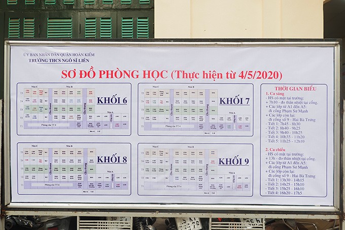 Sau 3 thang nghi dich COVID-19, hang nghin hoc sinh Ha Noi tro lai truong-Hinh-7