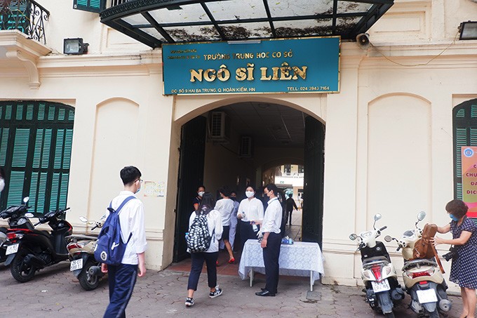 Sau 3 thang nghi dich COVID-19, hang nghin hoc sinh Ha Noi tro lai truong