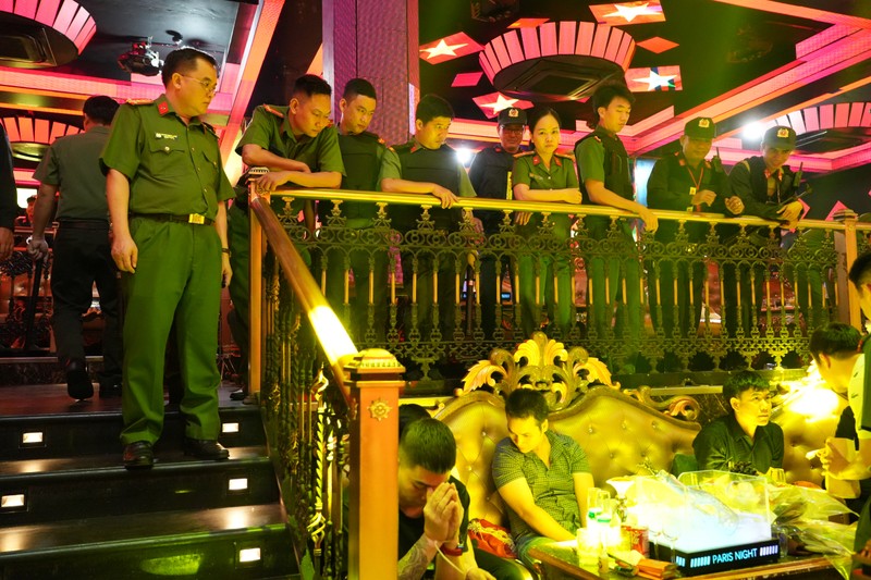 TP Phan Thiết: 42 người dương tính ma túy tại quán bar - Paris Night Club - Hình 4 TP Phan Thiet: 42 nguoi duong tinh ma tuy tai quan bar - Paris Night Club-Hinh-4