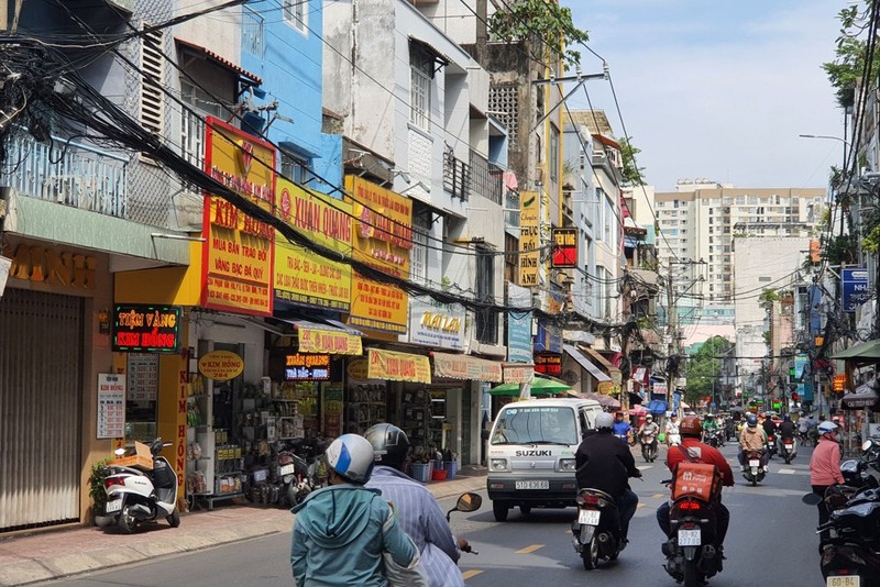 Truy bat doi tuong tao ton nghi cuop tiem vang o TP HCM giua ban ngay