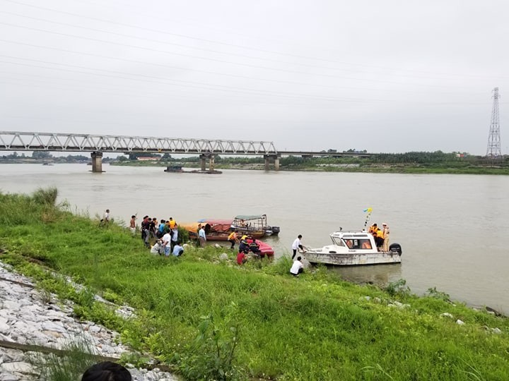 Nu sinh nhay cau tu tu sau khi bi hiep dam: Loi khai nghi can