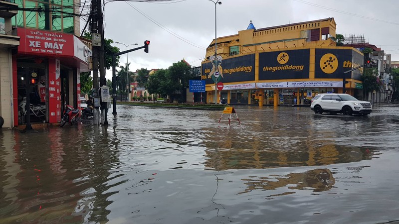 Tin moi nhat bao so 3: Hai Duong ngap lut nang, Hai Phong cay xanh bat goc hang loat-Hinh-3