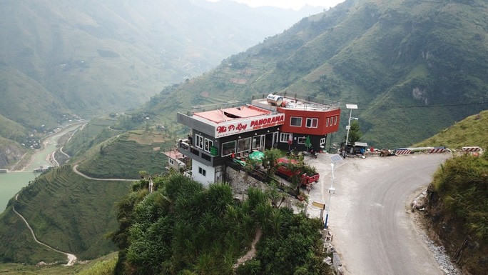 Cong trinh 7 tang Ma Pi Leng Panorama xay “chui”, sep Cong vien DCTC Cao nguyen da Dong Van chiu trach nhiem?