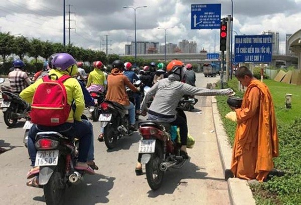 Tai dien tinh trang gia su, lua dao, moc tui... thu nhap khung