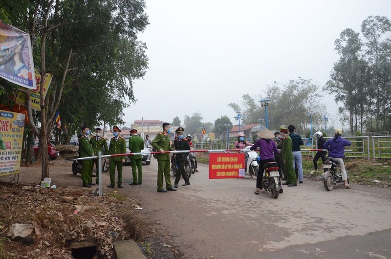 Xu ly hang tram nguoi Son Loi ra khoi tam dich virus corona nhu the nao?