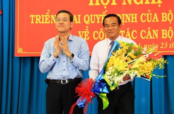 Duong tien than cua 2 cuu lanh dao tinh Dong Nai vua bi bat vi toi nhan hoi lo