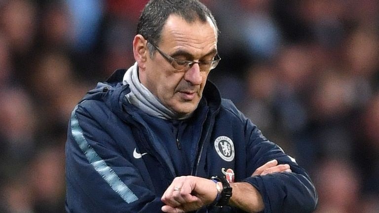 Chelsea thua soc Man City, HLV Sarri cong khai xin loi nguoi ham mo