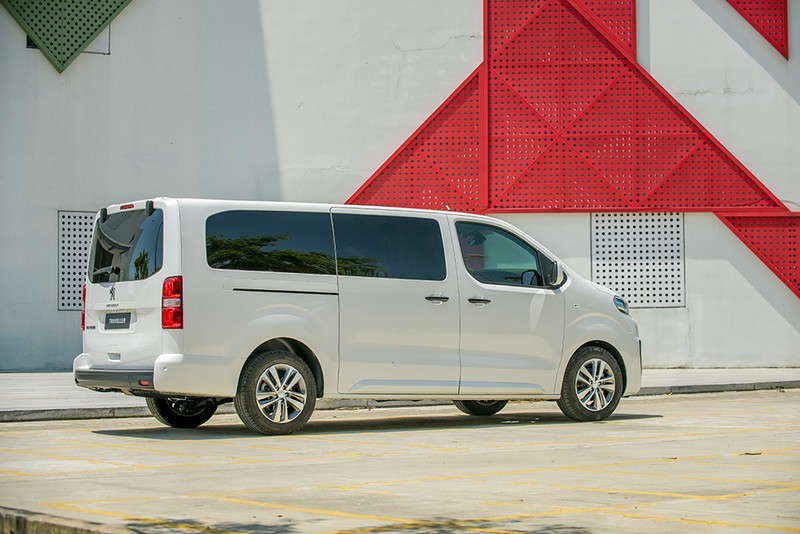 Phan khuc MPV cao cap: Peugeot Traveller co khien Mercedes boi roi?-Hinh-12