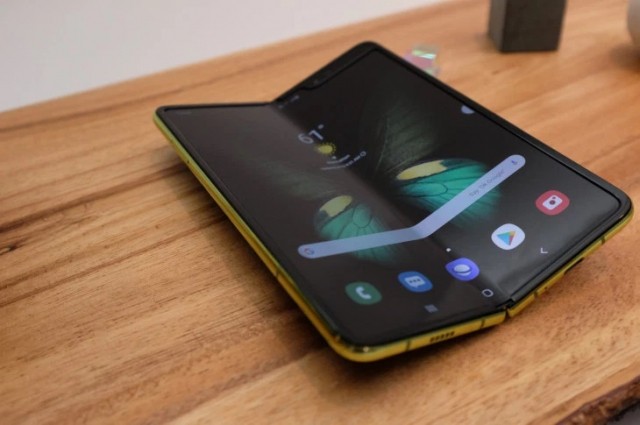 Nguoi dung 'cho dai co', khong biet khi nao phat hanh Galaxy Fold