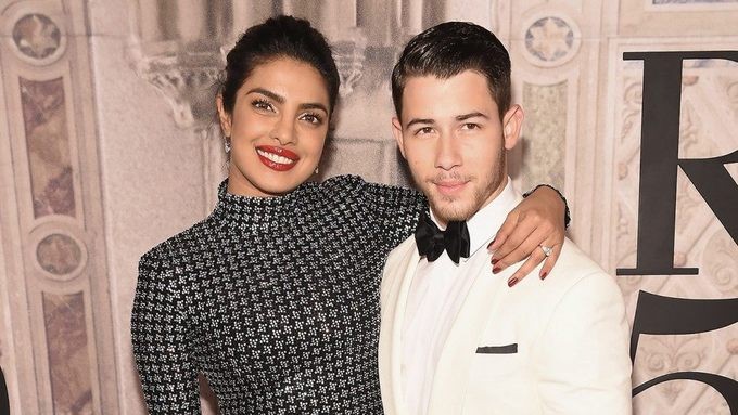 Hon chong 10 tuoi, my nhan An Do Priyanka Chopra van dep ngoi ngoi nho bi quyet nay