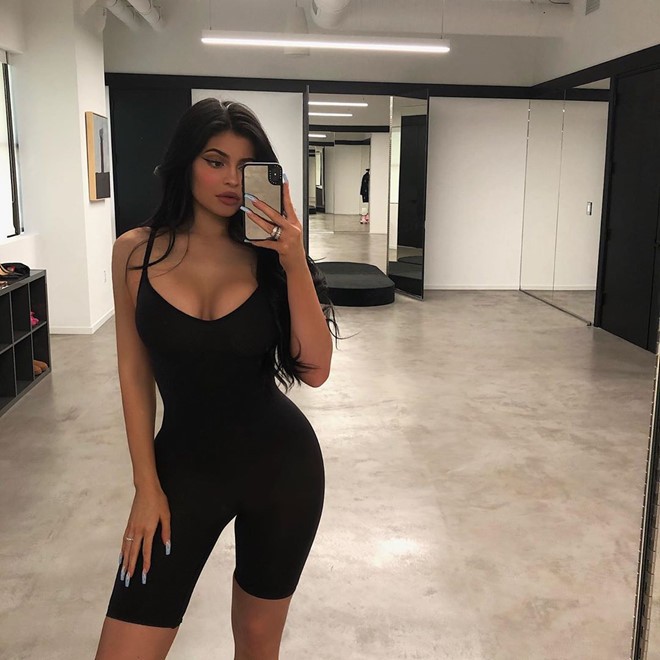 Nu ty phu Kylie Jenner khoe dang dong ho cat va gu thoi trang boc lua-Hinh-12