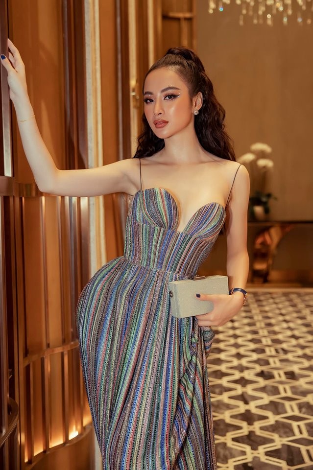 Angela Phuong Trinh voi gu thoi trang khoe vong 3 khung-Hinh-4