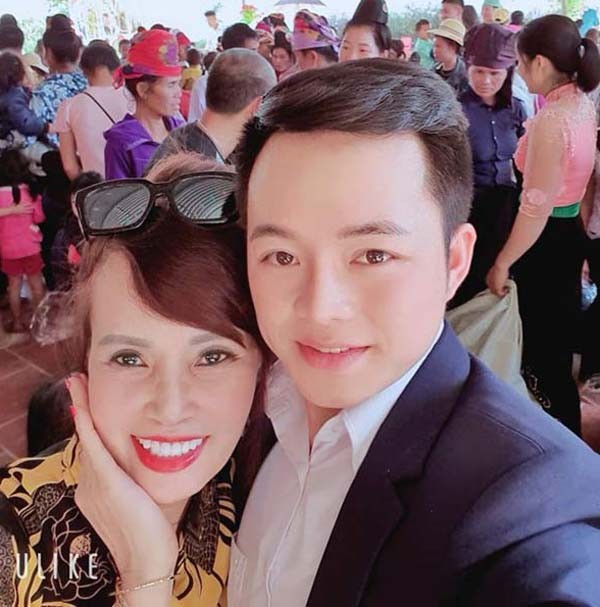 Co dau 62 tuoi dua chong tre di xam moi, tan trang nhan sac