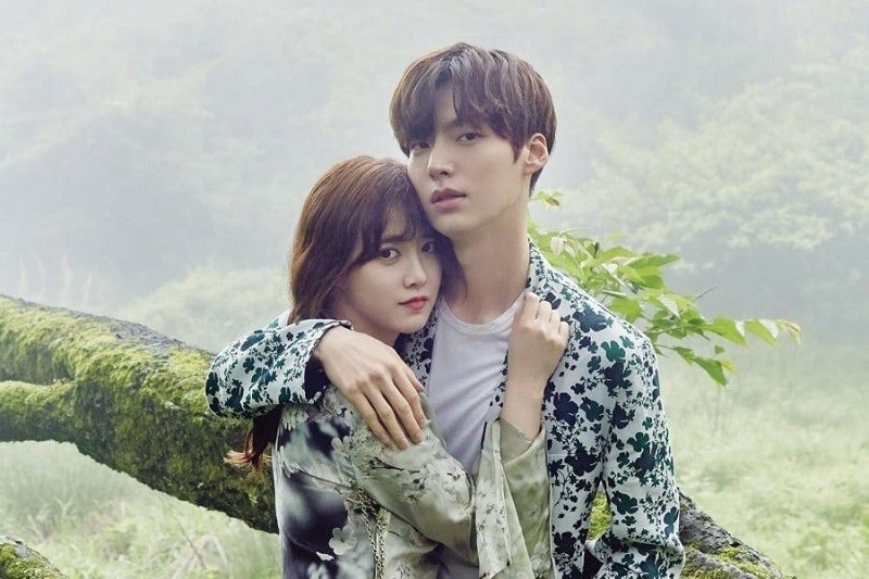 Nghi an Goo Hye Sun nang nguc sau khi bi chong cu che vong mot kem hap dan-Hinh-2