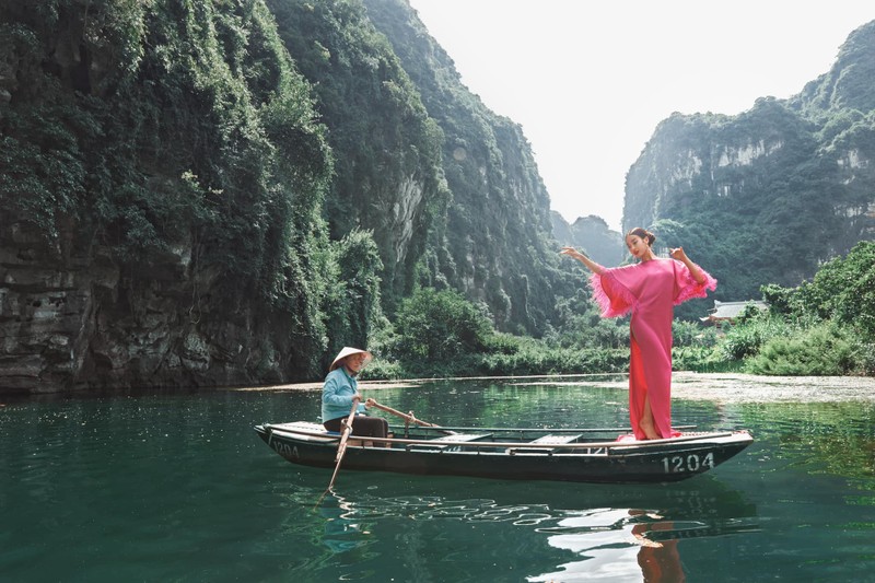 Ngam hoa hau Do My Linh trong bo anh thoi trang o Ninh Binh-Hinh-5