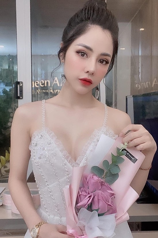 Nguoi yeu Huynh Anh nco gu thoi trang goi cam het nac-Hinh-5