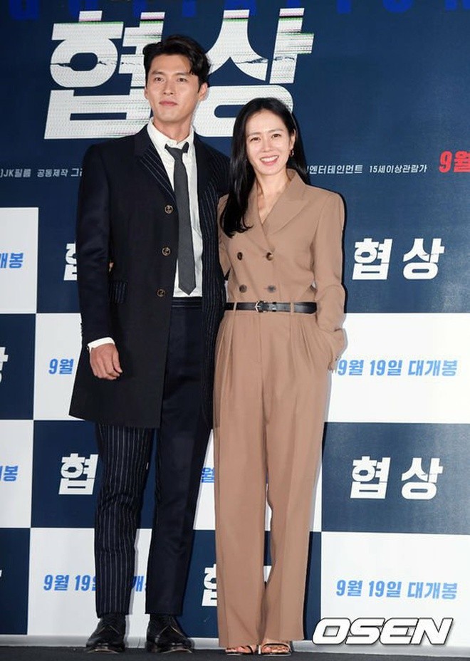 Nhung lan Hyun Bin va Son Ye Jin dien trang phuc dong dieu-Hinh-6