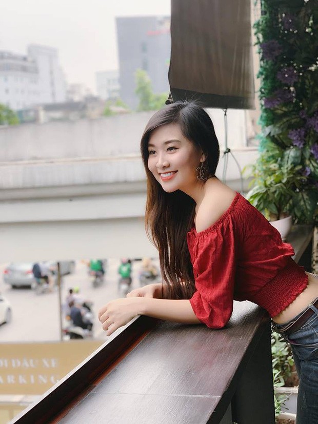 Nu giang vien xinh dep xu Nghe gay sot vi an mac goi cam-Hinh-5