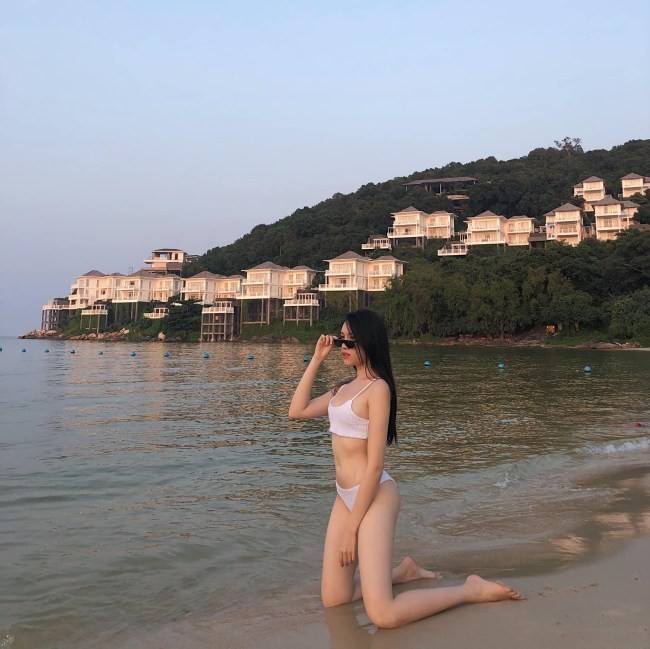 Gu thoi trang goi cam cua MC chan dai 1,1m-Hinh-6