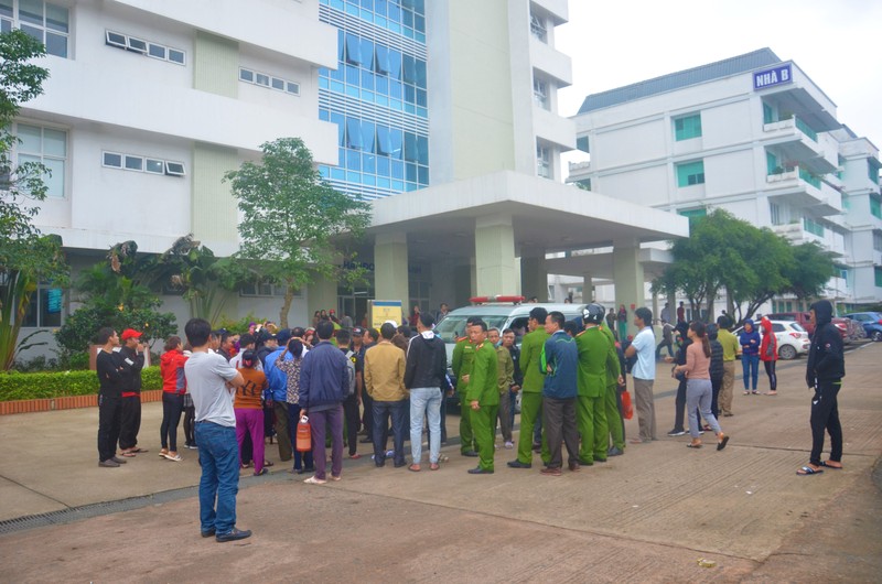 Dua chau be con san phu tu vong bat thuong tai benh vien Cuba ra Ha Noi cuu chua-Hinh-3