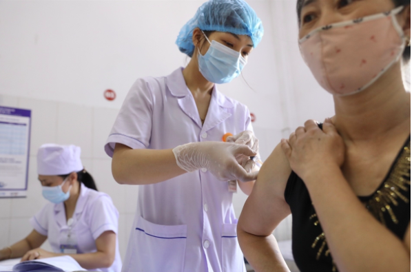 Nhom nguoi co benh nen nao khong duoc tiem vaccine COVID-19?